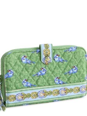 Vera Bradley Large Tab Wallet
Green Birds in Premium Cotton. Like New!